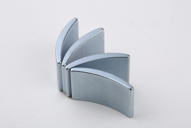 Mangets permanentes de tierras raras de neodimio en motores de tracción